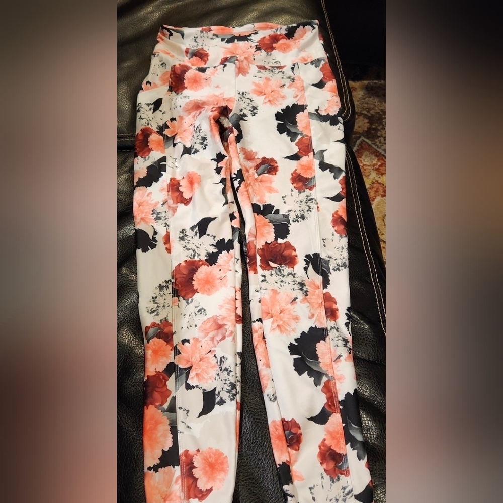 Marika Floral Women's Leggings - White and Coral